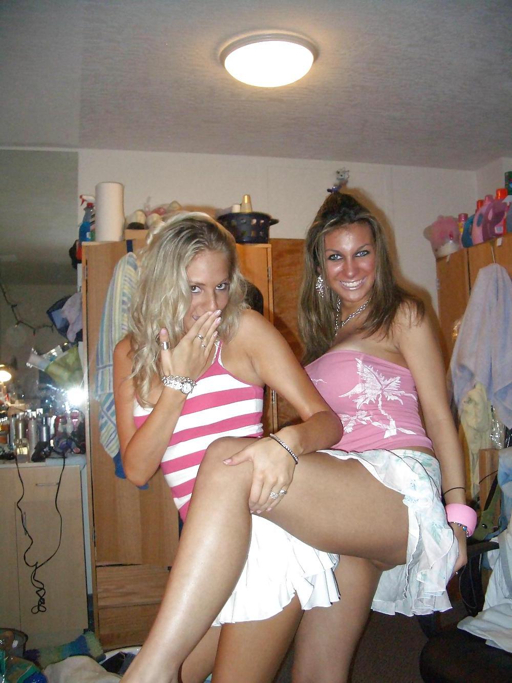 24P UPSKIRTS FOR REAL VOYEURS I