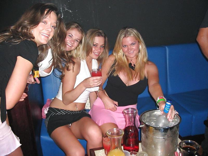 24P UPSKIRTS FOR REAL VOYEURS I