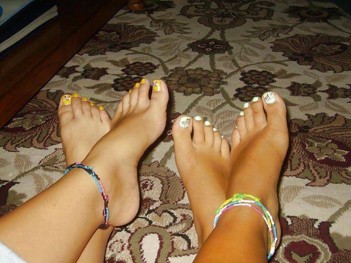 8P More sexy Feet pics 