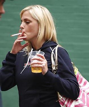 19P Female smokers. Some friends,others not