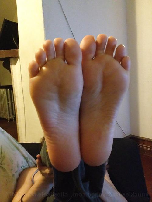 25P Hot teens and cute feet