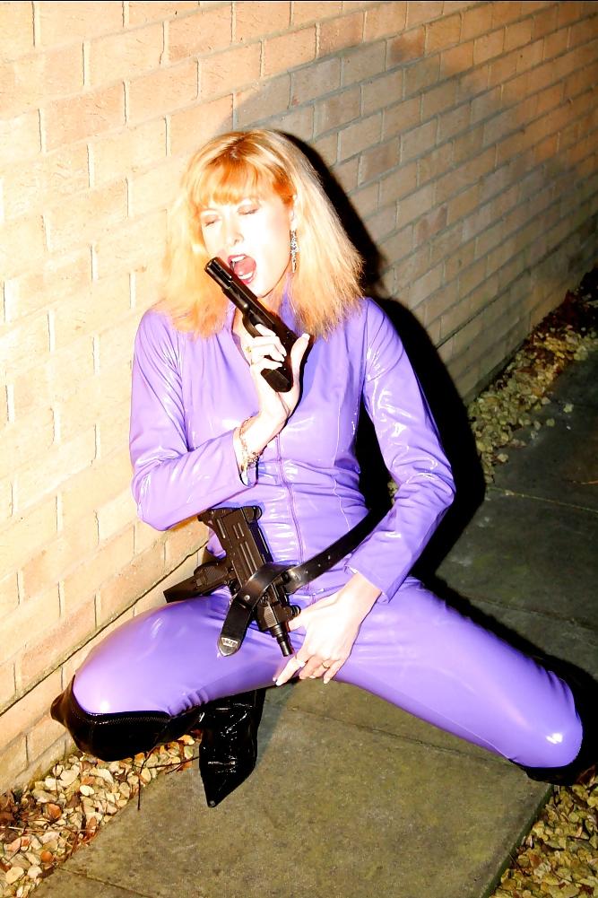 25P British Fuckmeat Fucks a Lethal Weapon