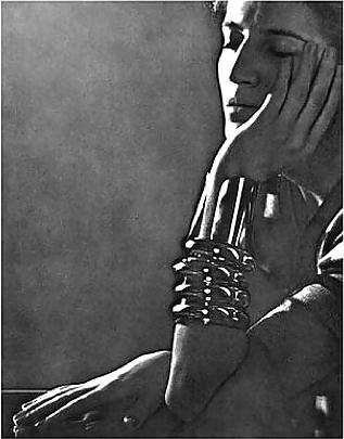 23P Art Nude B&W