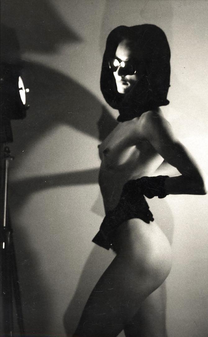 23P Art Nude B&W