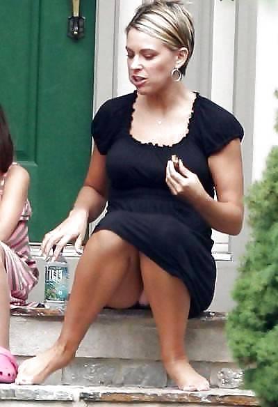 13P Upskirt Mums