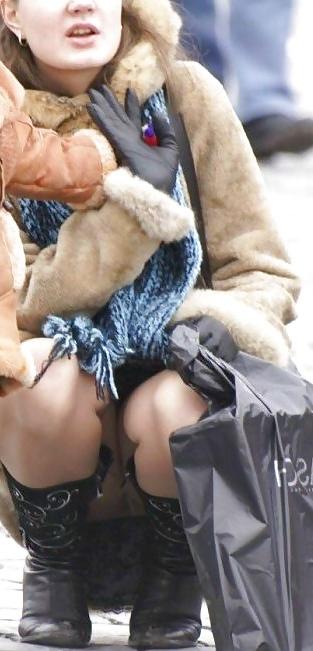 13P Upskirt Mums
