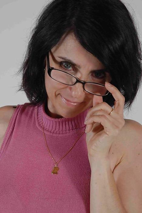 25P Skinny Mature in Glasses
