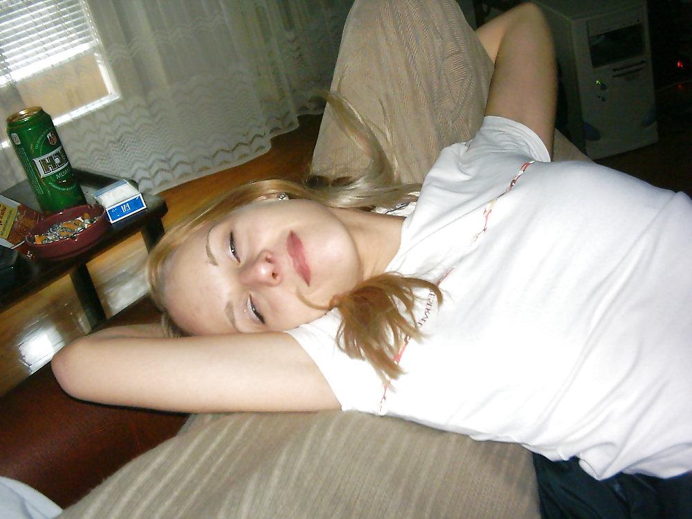24P Cute blonde amateur gf facial