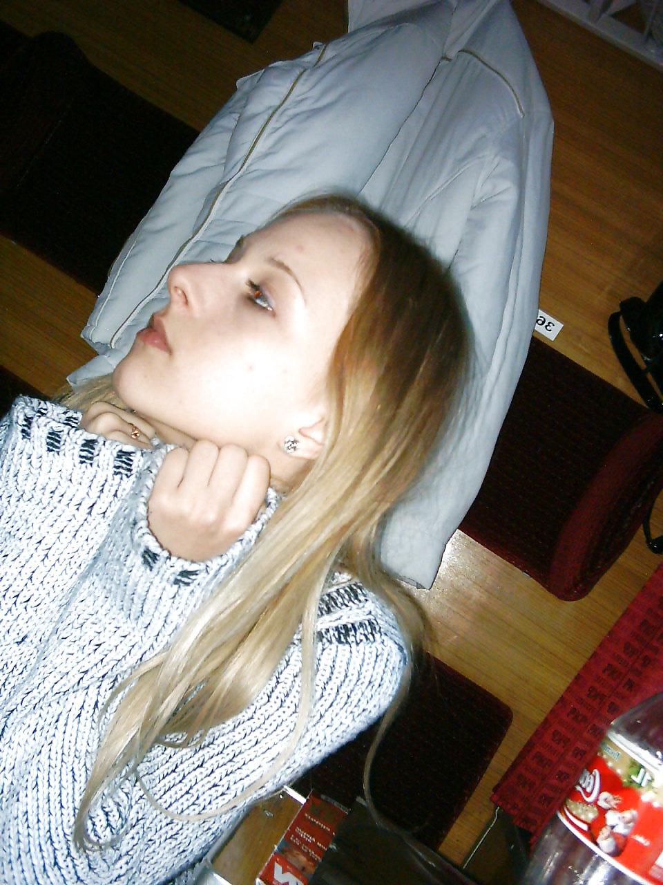 24P Cute blonde amateur gf facial