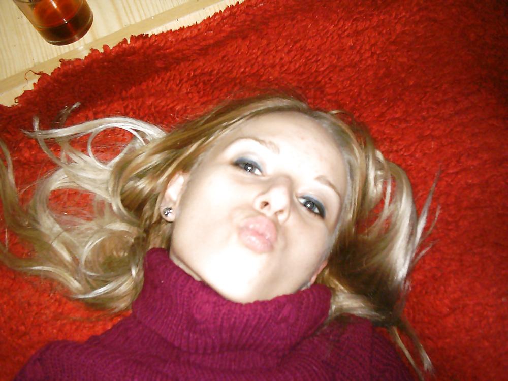 24P Cute blonde amateur gf facial