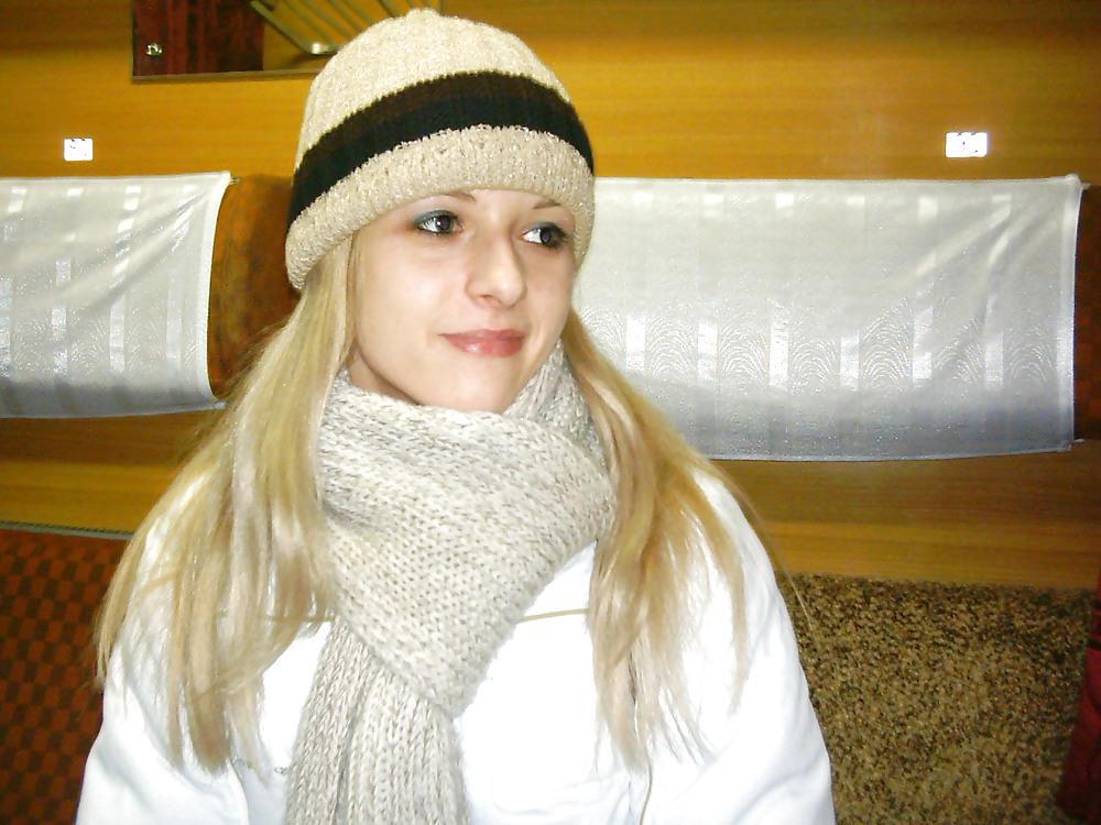 24P Cute blonde amateur gf facial