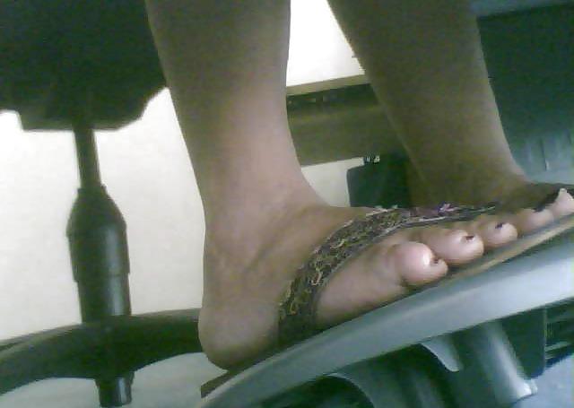 25P French Mom's Feet