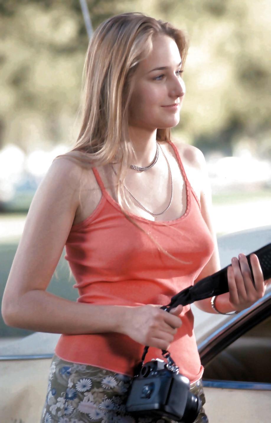 25P Leelee Sobieski  HOT BITCH