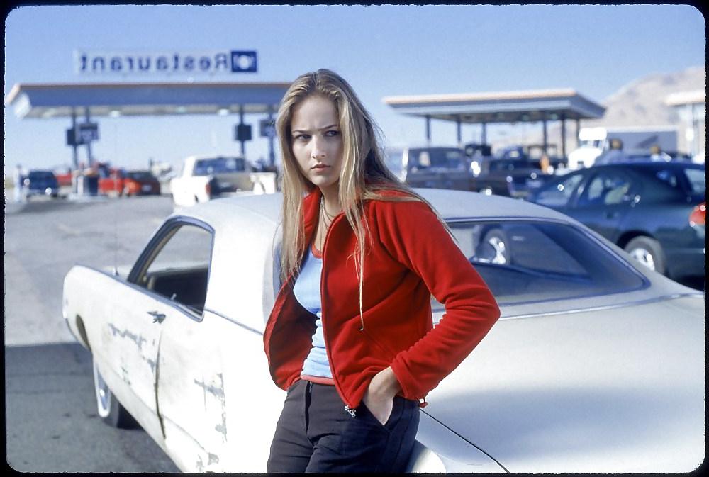 25P Leelee Sobieski  HOT BITCH