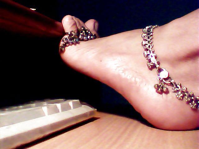 10P Sexy feet of indian aunty