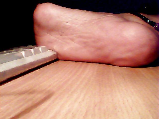 10P Sexy feet of indian aunty