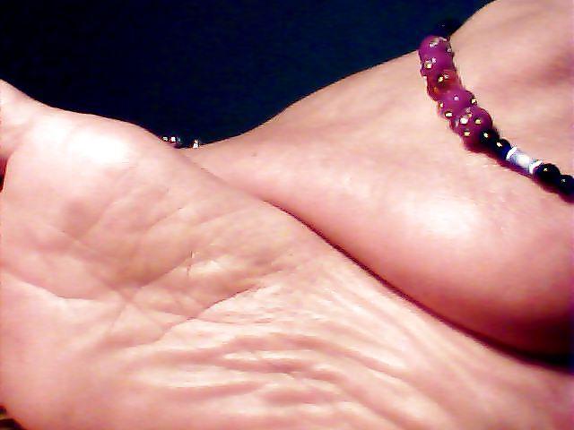 10P Sexy feet of indian aunty