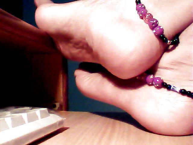 10P Sexy feet of indian aunty