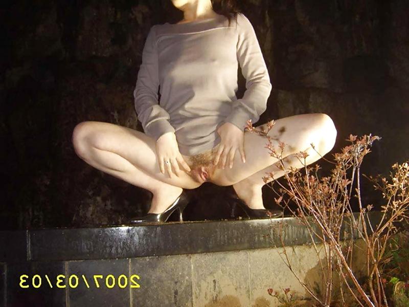 24P Korean women flashing in public 3