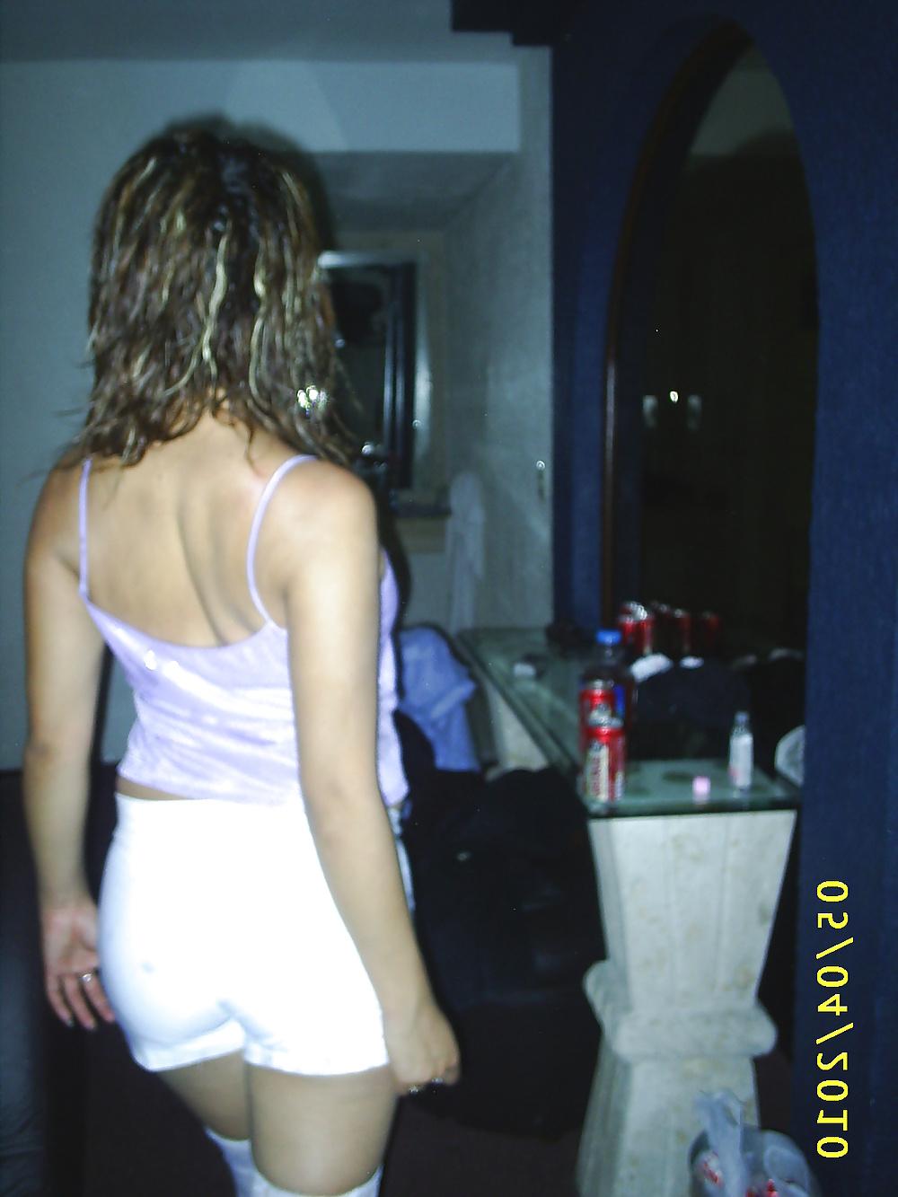 14P EUNICE SARAHI REQUEJO BEBIENDO EN EL MOTEL