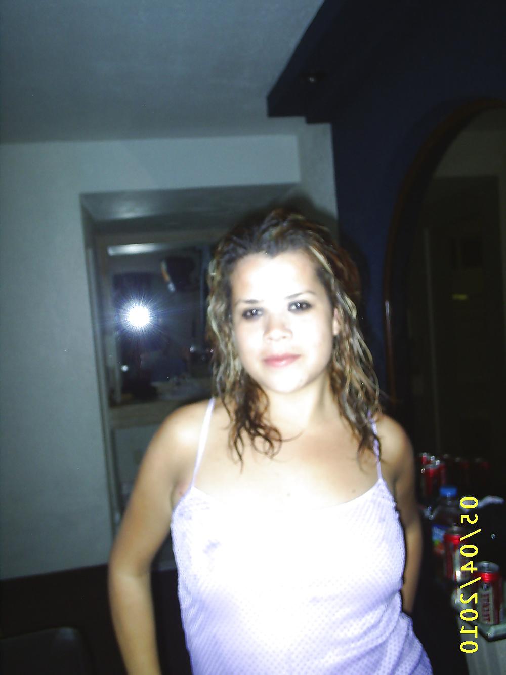 14P EUNICE SARAHI REQUEJO BEBIENDO EN EL MOTEL