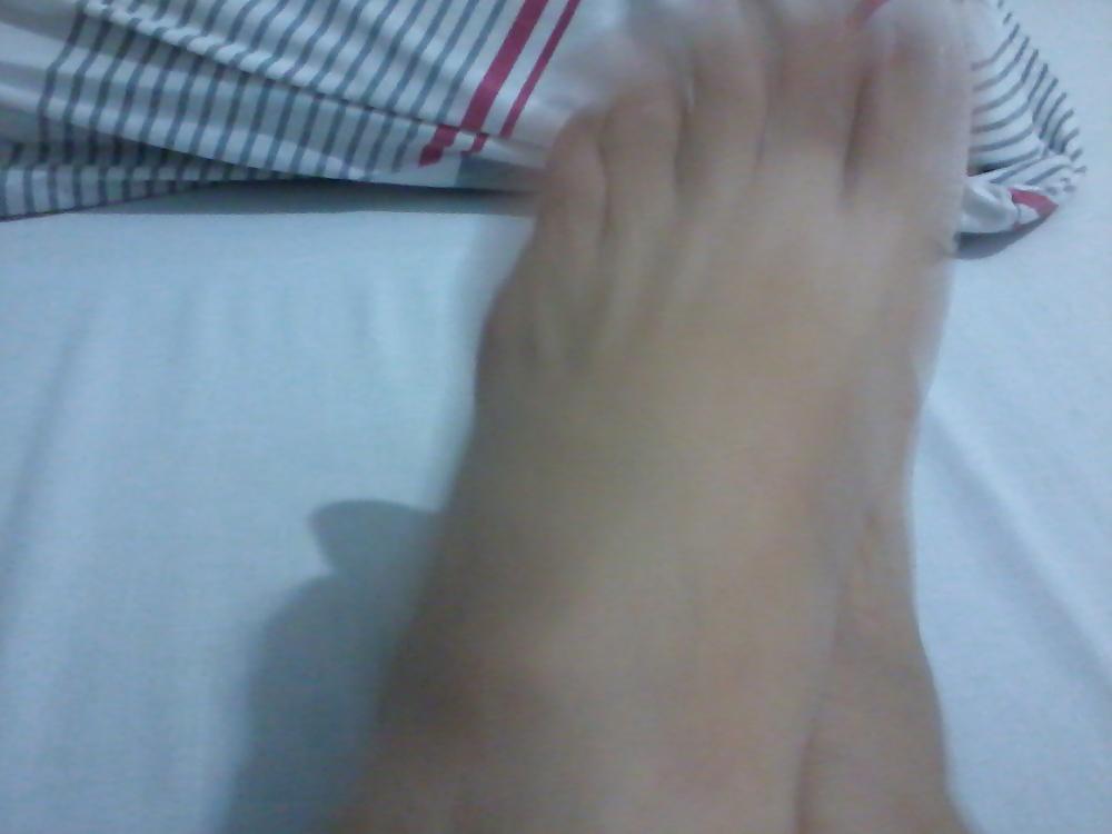 17P Prostitutes feet
