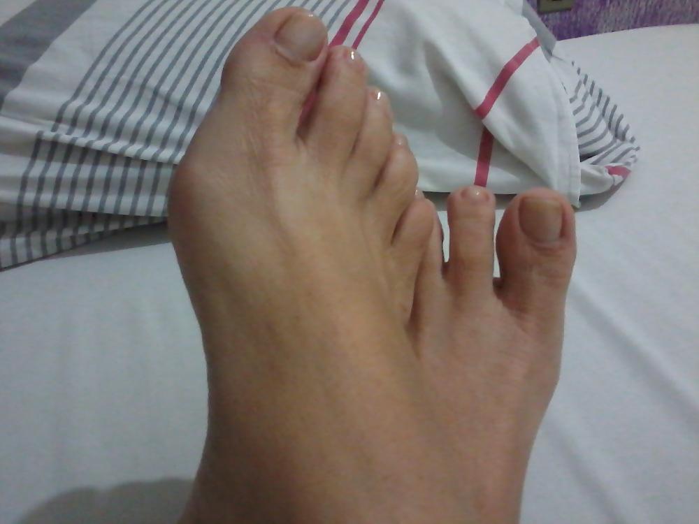 17P Prostitutes feet