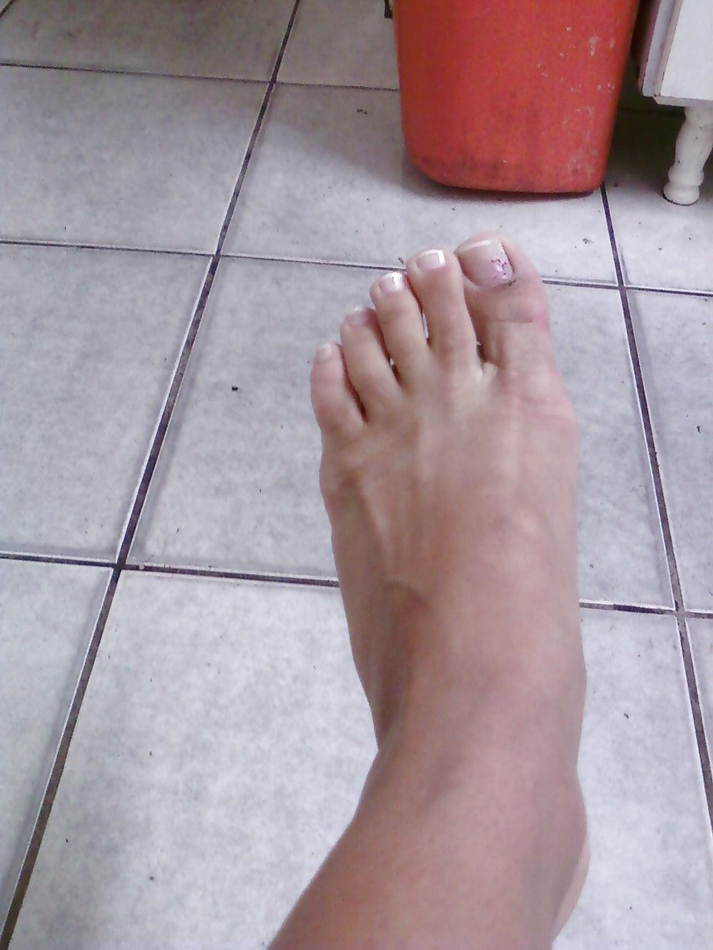 17P Prostitutes feet