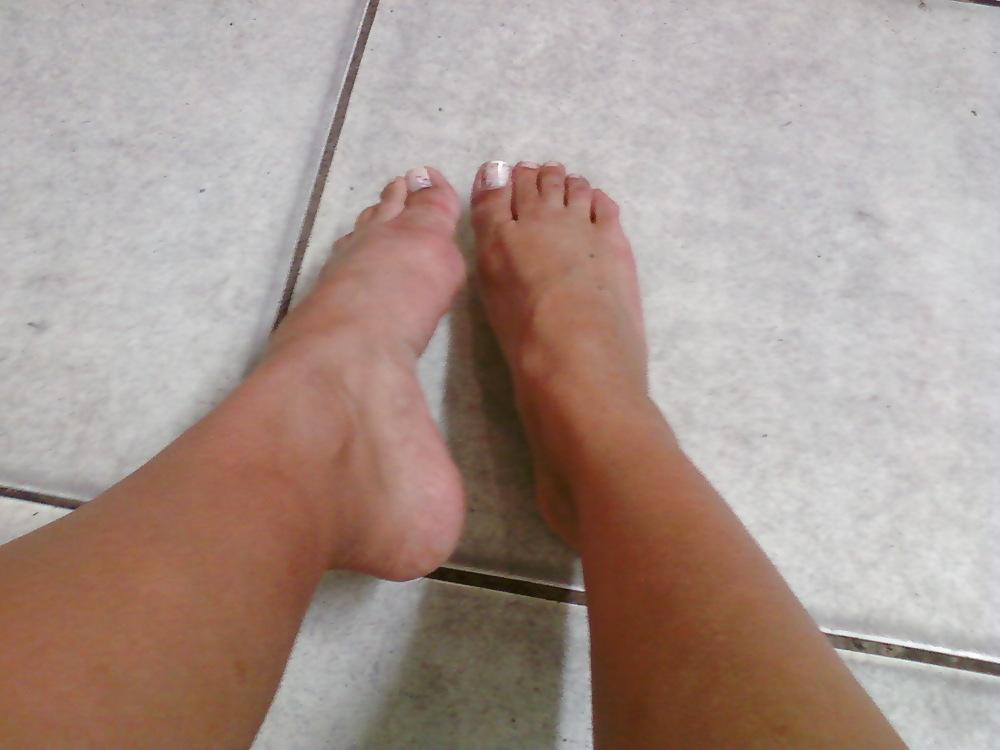 17P Prostitutes feet