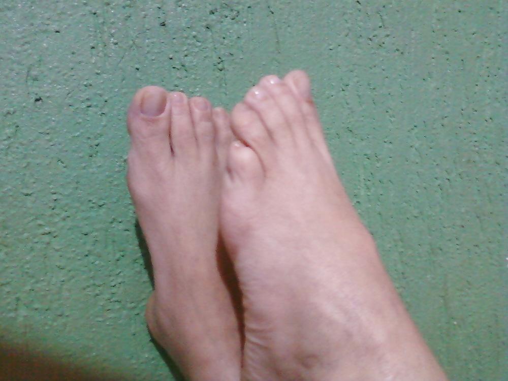 17P Prostitutes feet