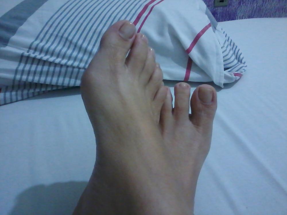 17P Prostitutes feet