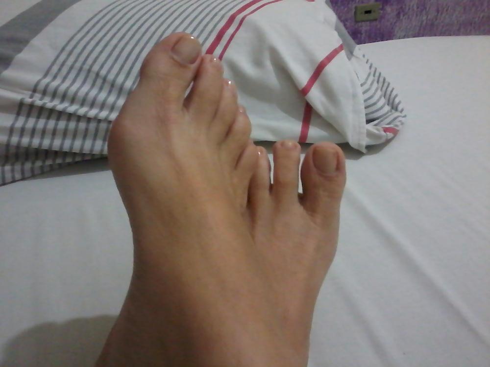 17P Prostitutes feet