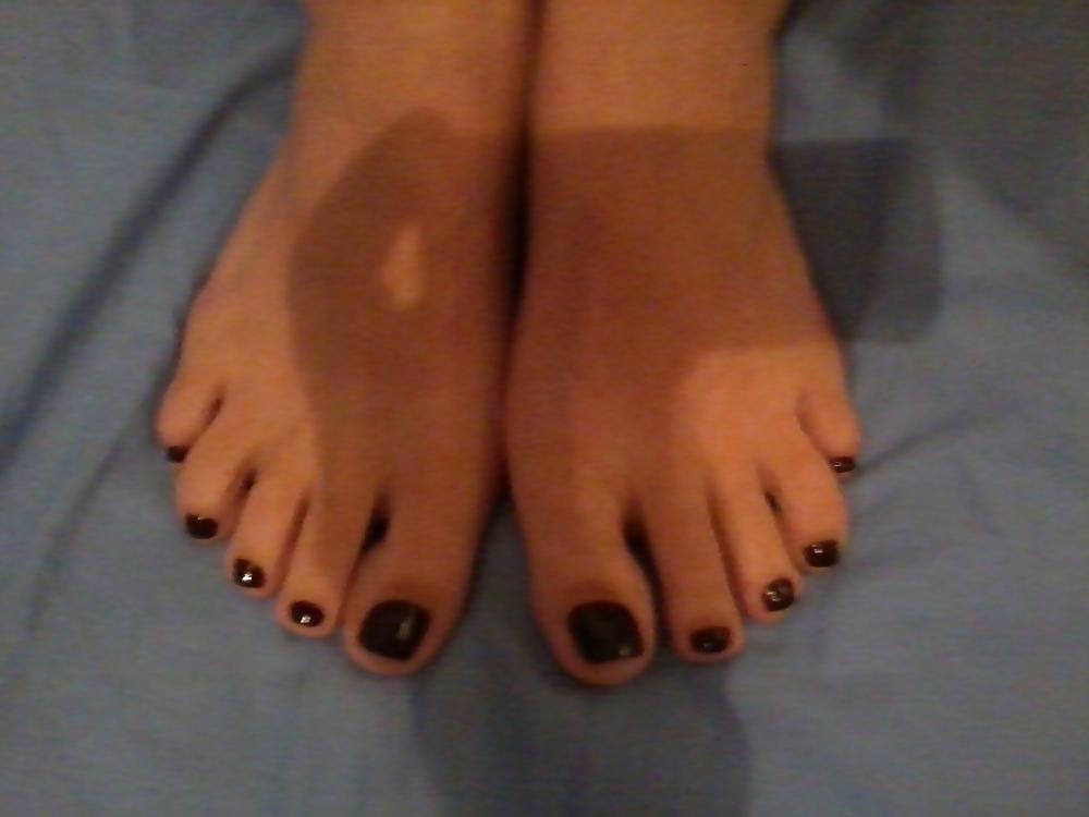 17P Prostitutes feet
