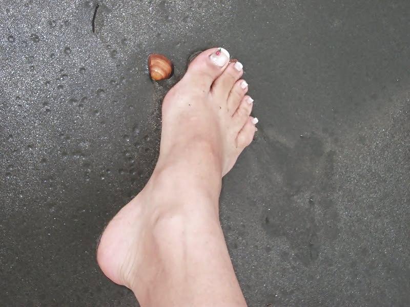 17P Prostitutes feet