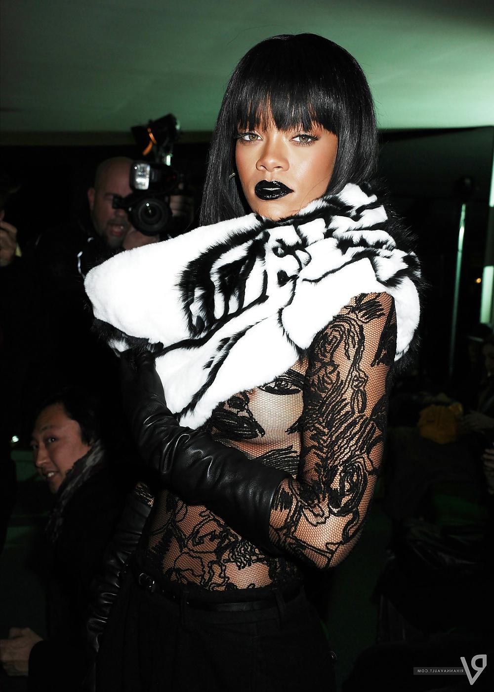 25P Rihanna sexy bitch