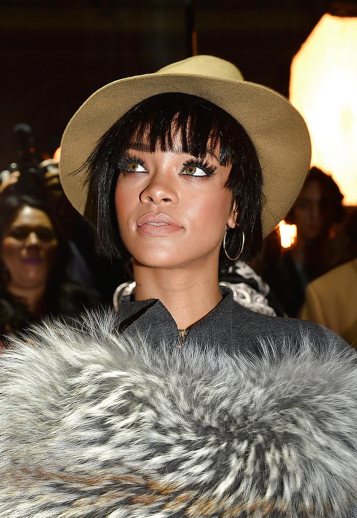 25P Rihanna sexy bitch
