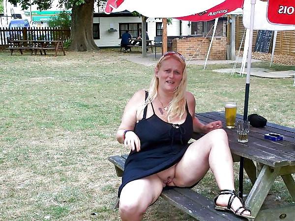 25P Mature-chubby clothed babes showing their sexy legs 2