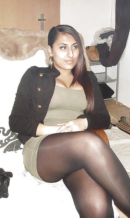 25P Mature-chubby clothed babes showing their sexy legs 2