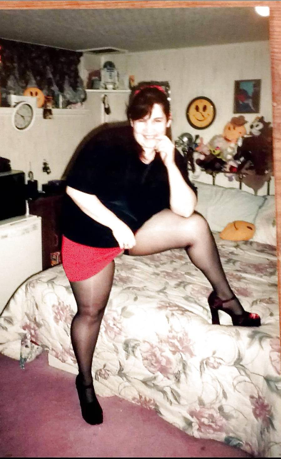 25P Mature-chubby clothed babes showing their sexy legs 2