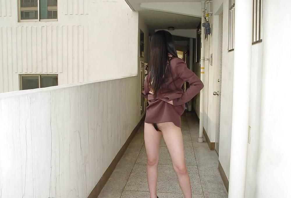 25P Korean office girl nude in public