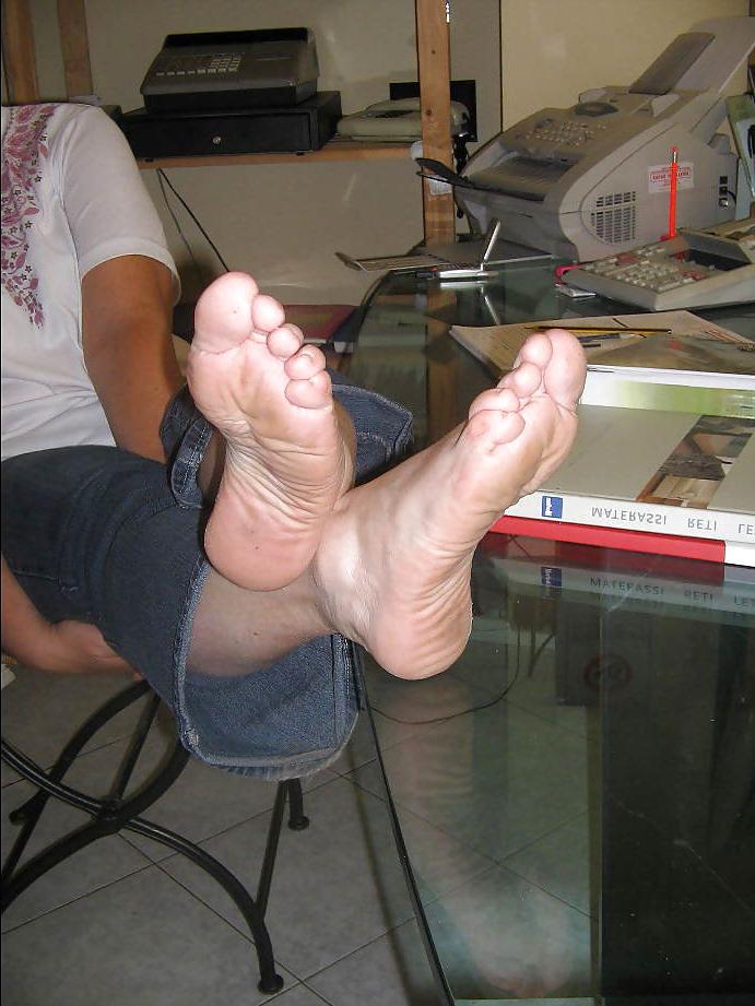 25P Mature feet piadi maturi italiani