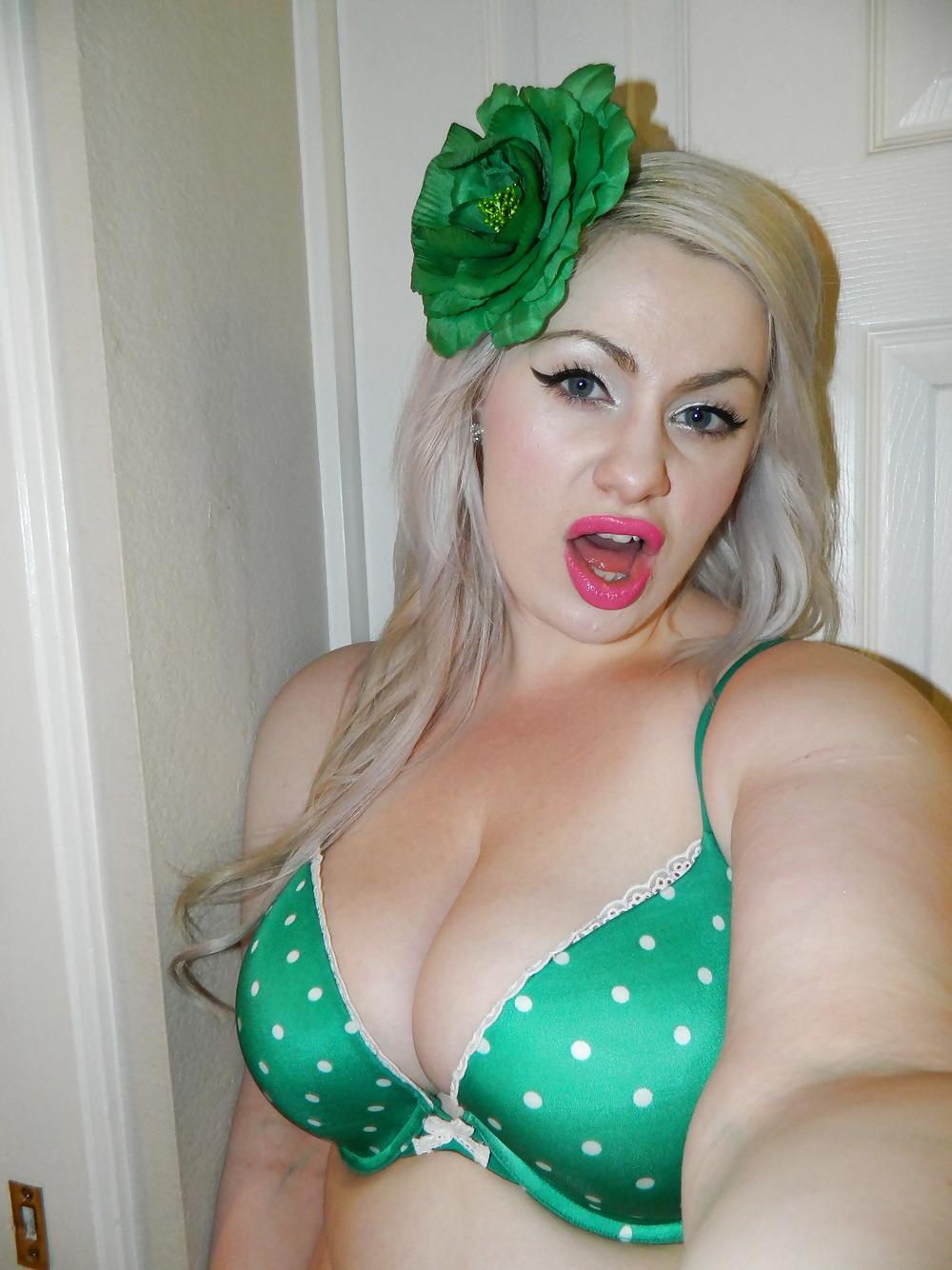 25P Klaudia Kelly and her big juicy ass