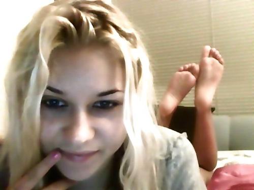 21P Sexy Teen's Feet