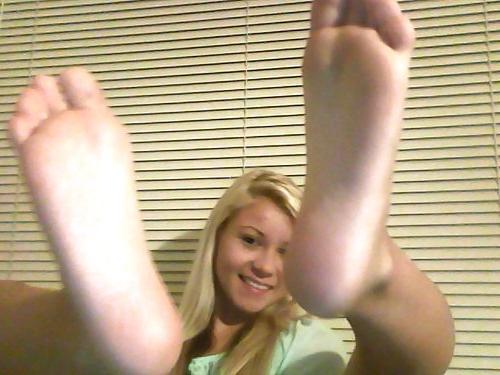 21P Sexy Teen's Feet