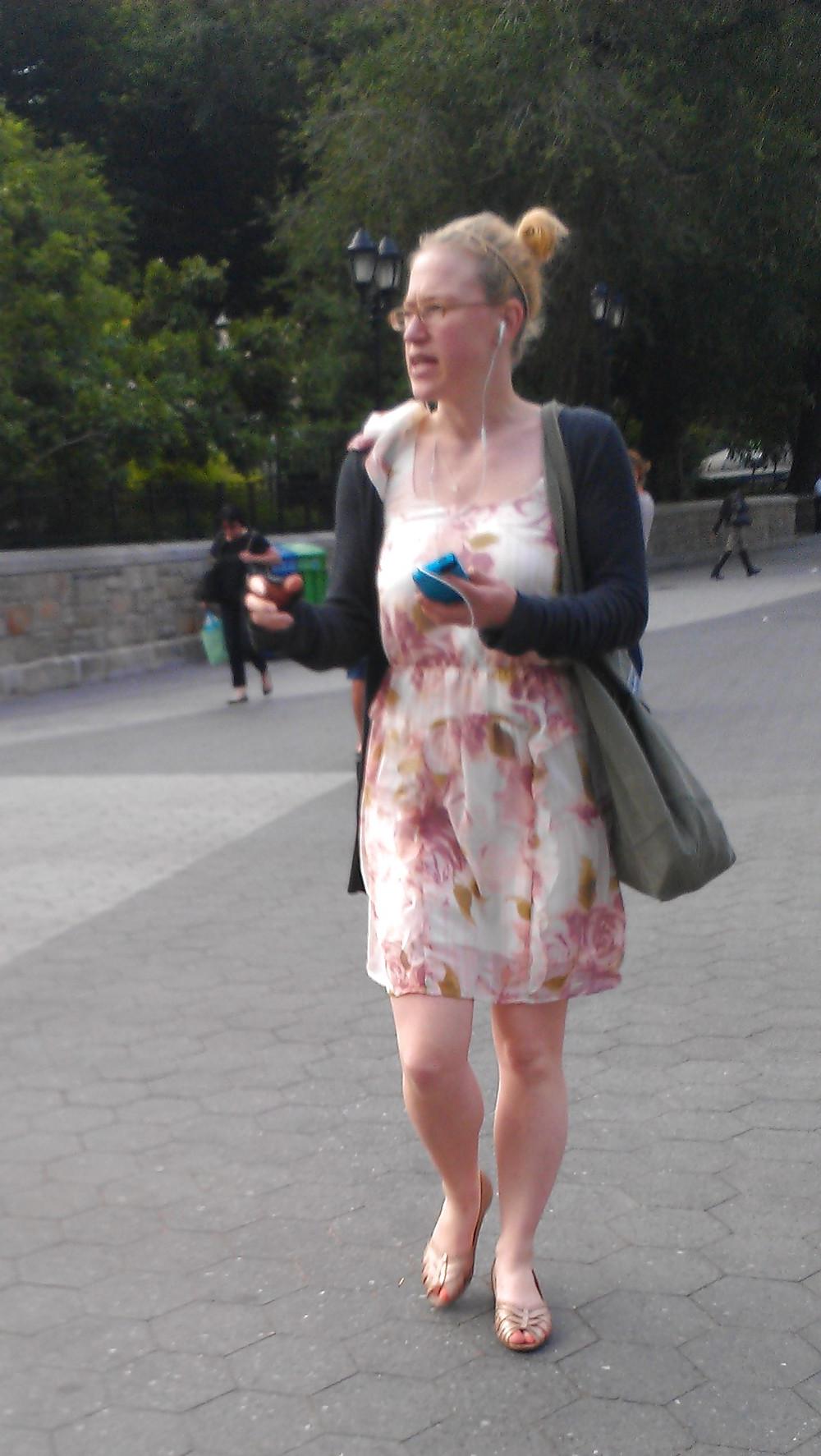 4P New York Girl Topless in Union Square