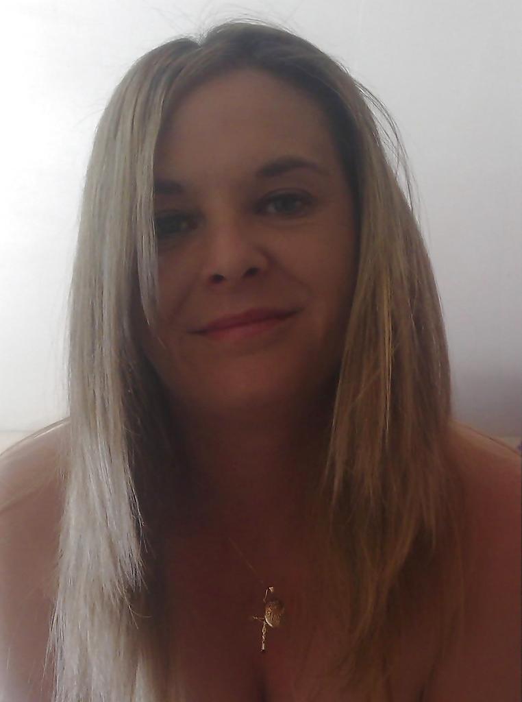 25P Mature British Wife