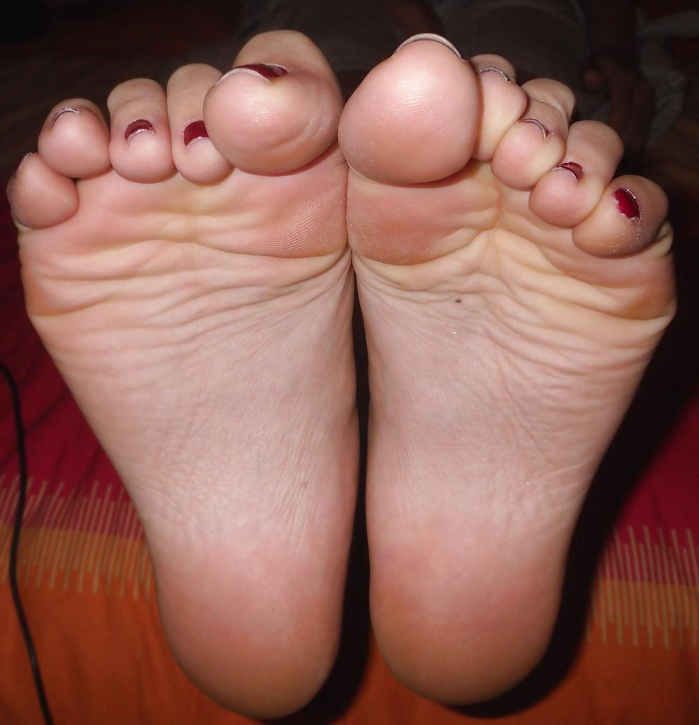9P Feet, toes and soles for footjob.