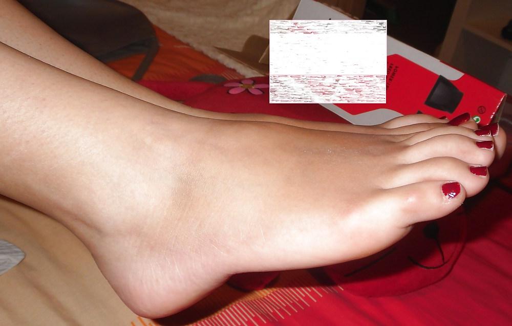 9P Feet, toes and soles for footjob.