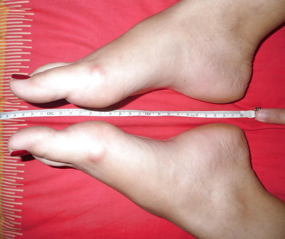 9P Feet, toes and soles for footjob.