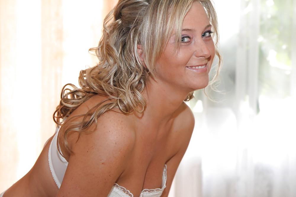 25P Sexy blonde Braut Strip-Set